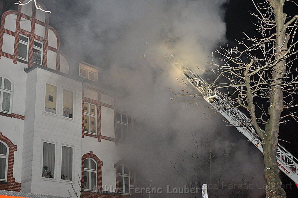 Feuer 3 Dachstuhlbrand Koeln Muelheim Gluecksburgstr P008.JPG